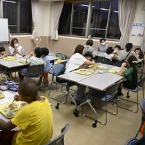 会場移し子ども食堂再開　本紙取材班運営「ほうぷけん」住民参加の在り方探る