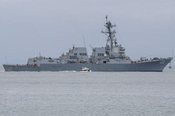 　中米パナマの国際埠頭に停泊する米海軍のミサイル駆逐艦サンプソン＝２日（ゲッティ＝共同）