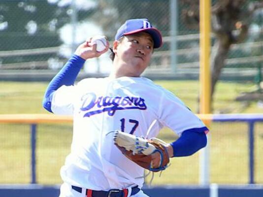 　シート打撃に登板した中日・柳＝北谷