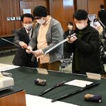 「山姥切国広展」に合わせ足利で刀剣鑑賞会　県内外からファン、本物４振り…