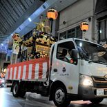 年の瀬告げる「冬渡祭」　２年ぶりトラックで神輿渡御　宇都宮市中心部