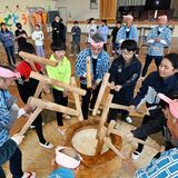 ６年生の門出、一足早く祝う「福原餅つき唄」　大田原・佐久山小で交流会