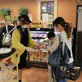 「たくさんの人に食べてもらいたい」　鹿沼南高生、育てた和牛を試食販売　宇都宮・鹿沼