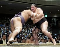 元大関正代１差で追う