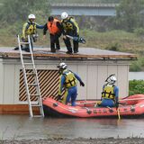 雨の中、本番さながらの救出訓練　宇都宮で11年ぶりに総合水防演習　鬼怒川増水を想定し、国や７都県