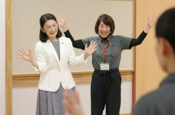 「伯耆みらい」のレクリエーション活動を視察される紀子さま=9日午後、鳥取県伯耆町(代表撮影)
