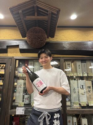 淀川酒店オリジナルの日本酒頒布会を企画した淀川侑紀さん＝淀川酒店