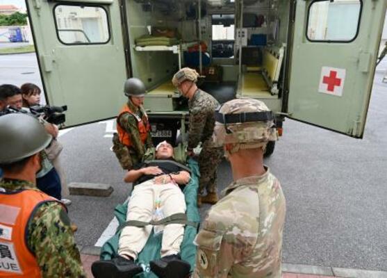 　陸上自衛隊と米海兵隊が実施した災害対処訓練＝２７日午前、沖縄県宮古島市の陸自宮古島駐屯地