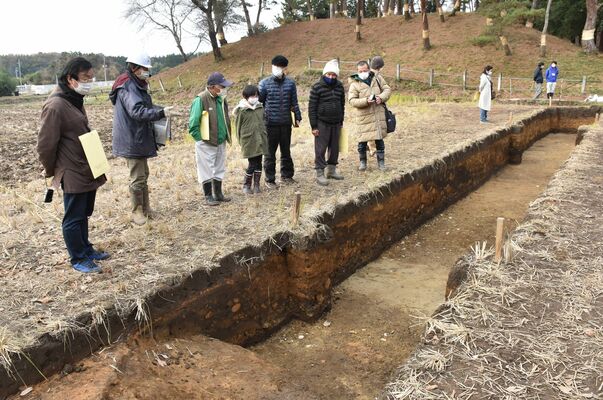 上侍塚古墳で開かれた現地説明会