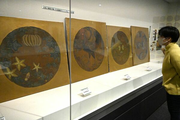 ６枚の天井画などが展示されている企画展