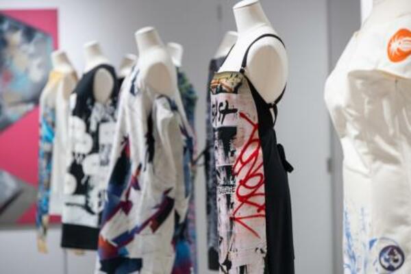 アニエス・トゥルブレさん所蔵のグラフィティを反映した服=東京・渋谷(Photo:Yoshimi Seida)(提供写真)