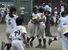 逆転サヨナラ勝ちに大喜びする姿川第一クラブナイン＝芳賀Ａ球場