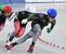 ２７日のスピード成年男子１０００メートル予選で国スポ最後のレースに挑む渡辺（右）＝群馬県総合スポーツセンター伊香保リンク