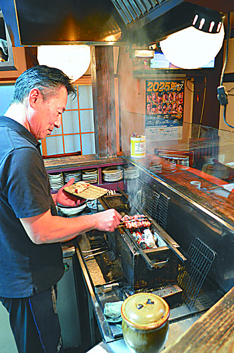 丁寧に仕込んだ串刺しを焼き、一本ずつ提供人気