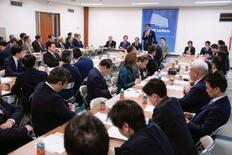 自民・小林会長「先行き不透明」