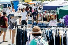 ２４年衣服代、バブル期から半減
