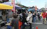 過去最多の人出に 足利軽トラ市 人気店行列、売り切れ続出「ぜひ地元の実…