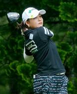 仲宗根澄香、連日の65で首位