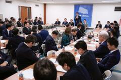 自民・小林会長「先行き不透明」