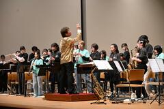小中学生８０人 吹奏楽で競演　