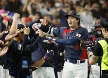 大谷、２本塁打に「お茶ポーズ」