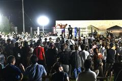 熱闘に１０００人超が熱狂