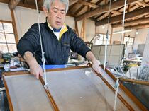 那須烏山で卒業証書の和紙作り大詰め