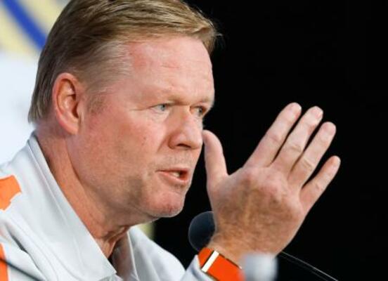 日本戦を前に記者会見するオランダのクーマン監督=13日、ダラス(共同)