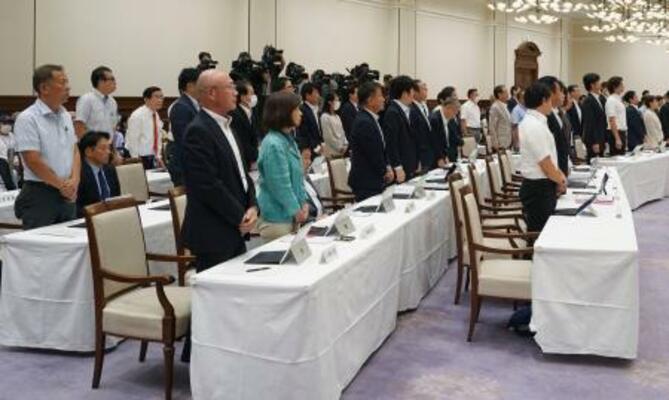 　松井重樹県議の辞職願を賛成多数で許可した兵庫県議会＝２４日午前