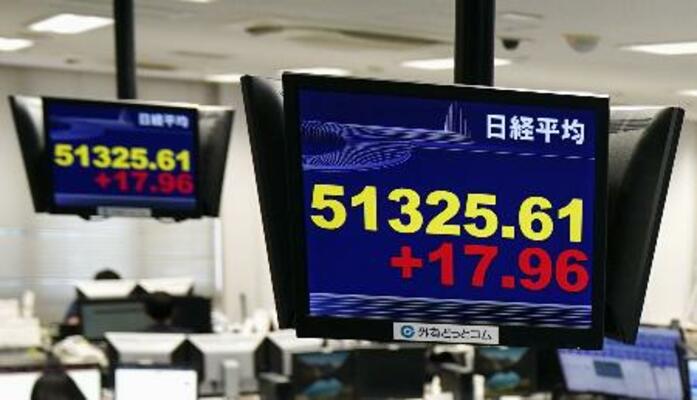 　５万１３２５円６１銭で取引を終えた日経平均株価を示すモニター＝３０日午後、東京都港区の外為どっとコム