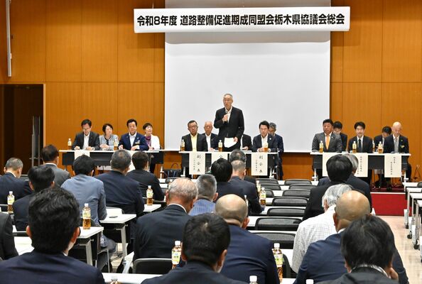 本年度の事業計画などを決めた総会＝5月11日午後、県総合文化センター