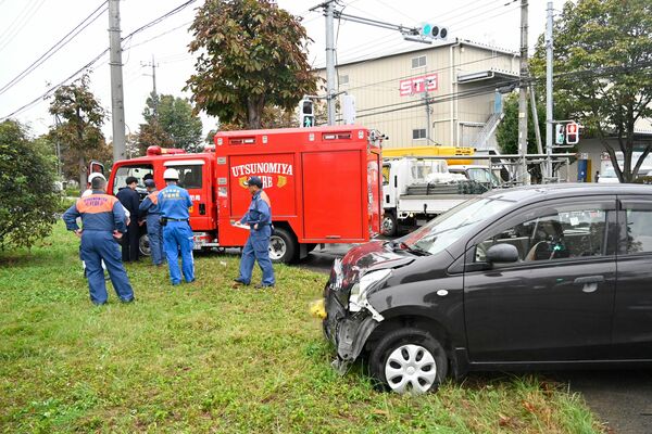 緊急走行中の消防車と衝突した車＝16日午後３時10分、宇都宮市平出工業団地（画像は一部加工しています）