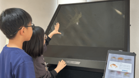 子どもたちが“空中図鑑”を体験。鹿児島市立科学館に未来コンピューター登…