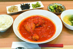 宇都宮　　古民家BAR MaCoPo鶏モモ肉トマト煮込み