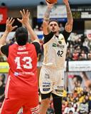 前半突き放し快勝