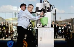 かんぴょう生産「将来的に自動化を」　皮むき機の改良報告会　壬生の農業法人ｍｆなど