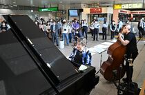 ＪＲ宇都宮駅にピアノ設置