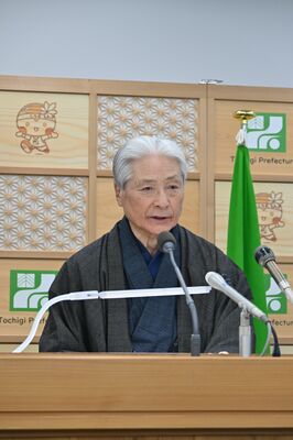 新春記者会見に臨む福田知事＝７日午後、県庁