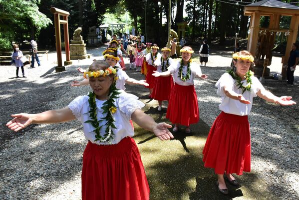 大田原神社に奉納されたフラダンス