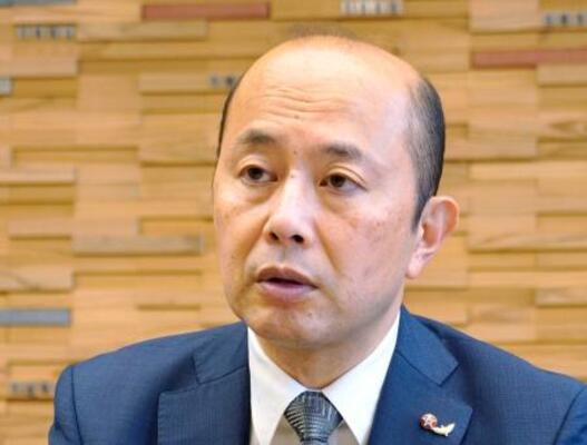 　インタビューに応じる長崎市の鈴木史朗市長