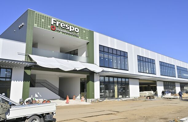 スーパーなどが入る生活利便エリアの外観