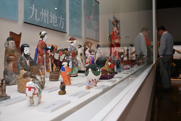 国内外の人形が展示されている会場