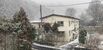 雪が降り出した日光市内＝13日午後1時50分、日光市石屋町