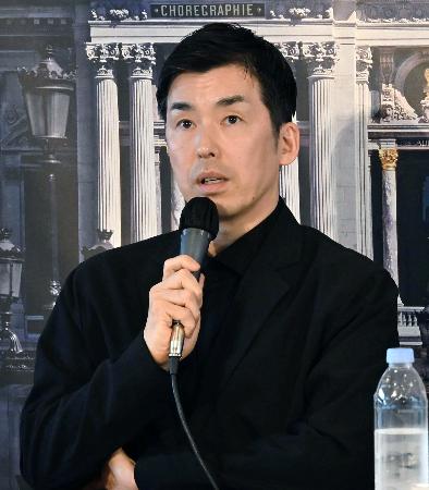 　記者会見する金森穣＝東京都内