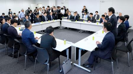 　選挙運動に関する与野党協議会＝１４日午後、国会