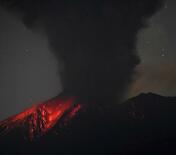 桜島で噴火、噴煙４４００ｍに