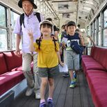 １日限定、廃線の路面電車内のぞこう！　東武日光駅前、沖縄からも見学者