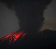 桜島で噴火、噴煙４４００ｍに