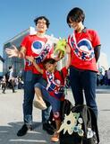 ミャクミャク服、会場あちこちで