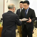 本紙連載に貧困ジャーナリズム賞　「パワーアップされた続編」と評価　東京都内で授賞式